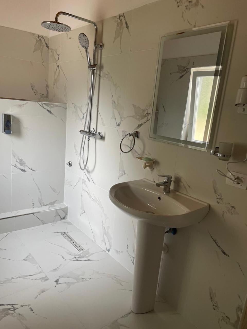 R Hotel Zhaban Zewnętrze zdjęcie